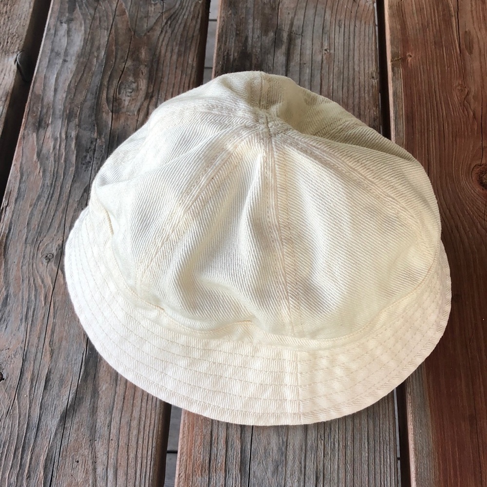 Sœur Potti Canvas Bucket Hat in Crème